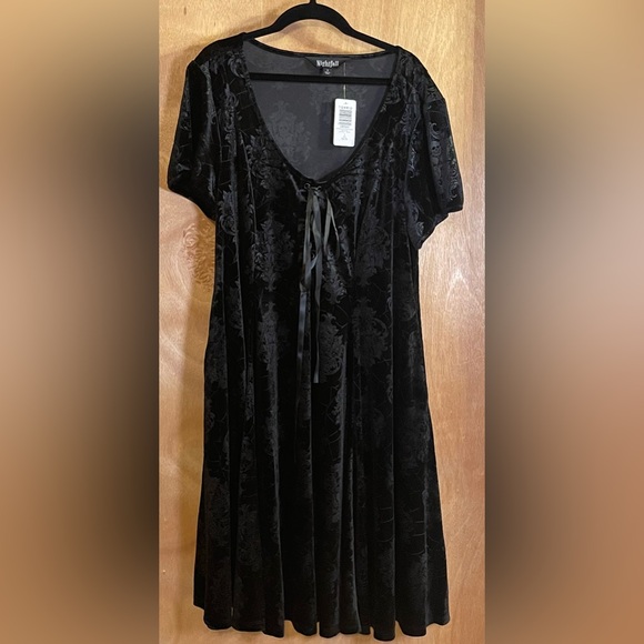 NWT Torrid Nightfall Fit N Flare Mini Embossed Velvet Tie Front Dress 1X - Picture 3 of 5